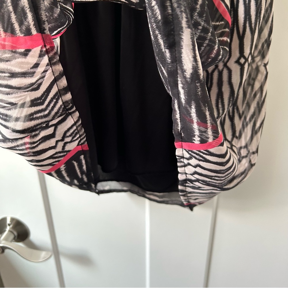(5 for $20) Vanity Sz M Dress with Belt - Picture 4 of 6
